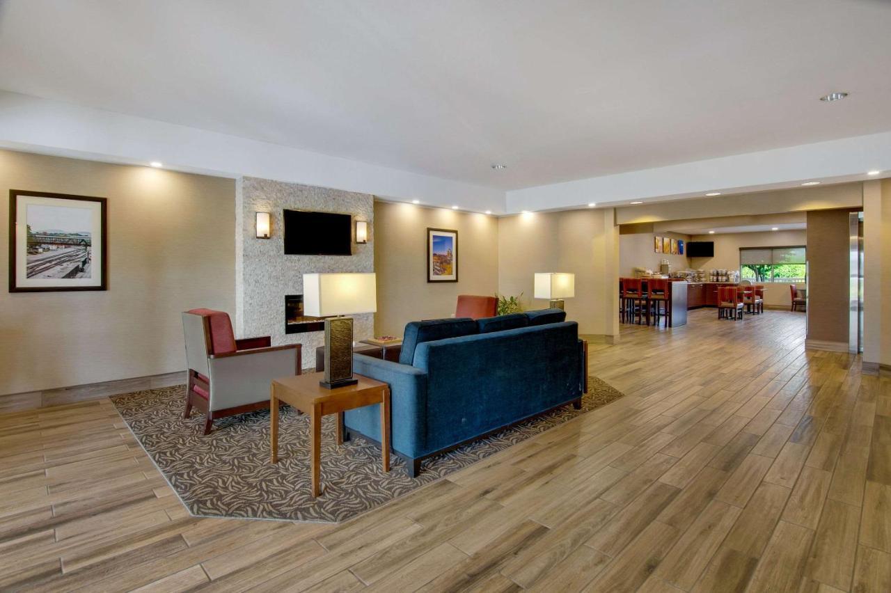 Comfort Inn Airport Roanoke Exterior photo