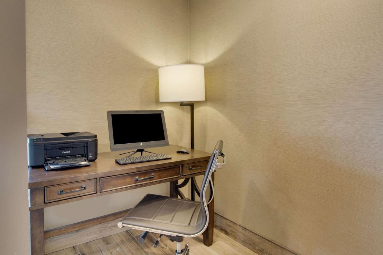 Comfort Inn Airport Roanoke Exterior photo
